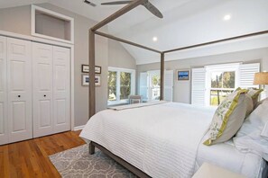 3 室のベッドルーム、デスク、アイロン / アイロン台、WiFi