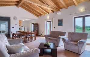 Fernseher, Kamin, DVD-Player, Stereoanlage
