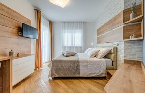 4 bedrooms, iron/ironing board, travel cot, free WiFi - Cozy home in Dvornice with sauna (Dvornice)