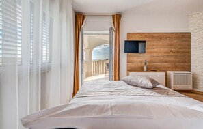 4 bedrooms, iron/ironing board, travel crib, free WiFi - Cozy home in Dvornice with sauna (Dvornice)