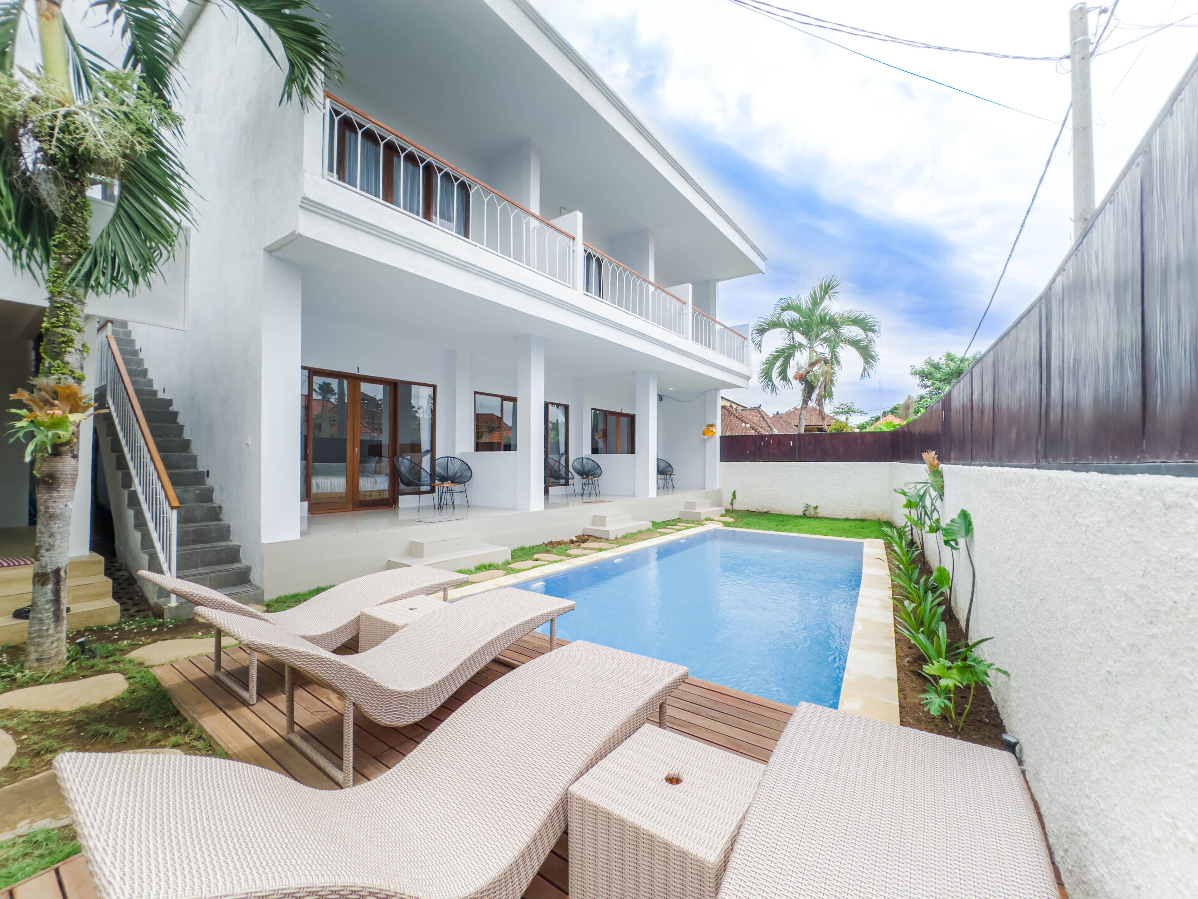 Vista frontal de la propiedad