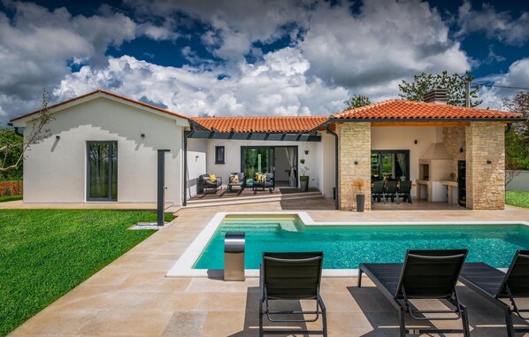 UppvÀrmd pool