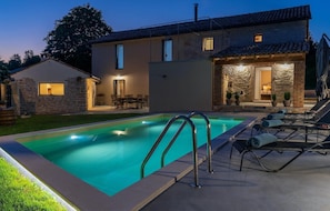 حمام سباحة