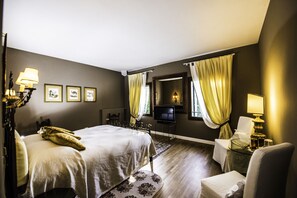 3 habitaciones, escritorio, wifi gratis y ropa de cama 