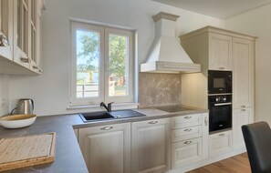 Fridge, oven, dishwasher, coffee/tea maker