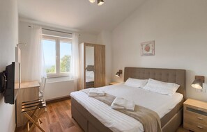 4 chambres, fer et planche à repasser, lit parapluie, Wi-Fi gratuit