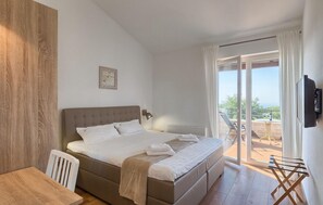 4 bedrooms, iron/ironing board, travel crib, free WiFi