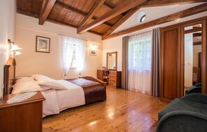 4 chambres, fer et planche à repasser, lit parapluie, Wi-Fi gratuit