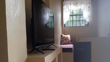 Apartment, 3 Bedrooms, Balcony, Garden View | Living room