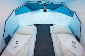 9 bedrooms, bed sheets