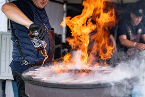 Food and drink - Luxury Camping & hotel tents at the F1 and MotoGP. 20 minute from the circuit (Spielberg)