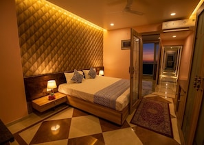 1 bedroom, desk, soundproofing, free WiFi - Hotel Gems Suites (Jaipur)