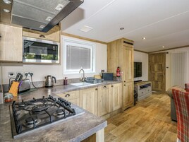 Cottage | Private kitchen | Fridge, dishwasher, electric kettle, toaster