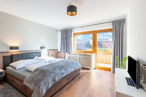 2 Schlafzimmer, Reisekinderbett, kostenloses WLAN