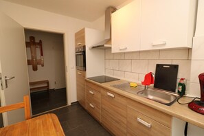 Geladeira, fogão, cooktop, lava-louças