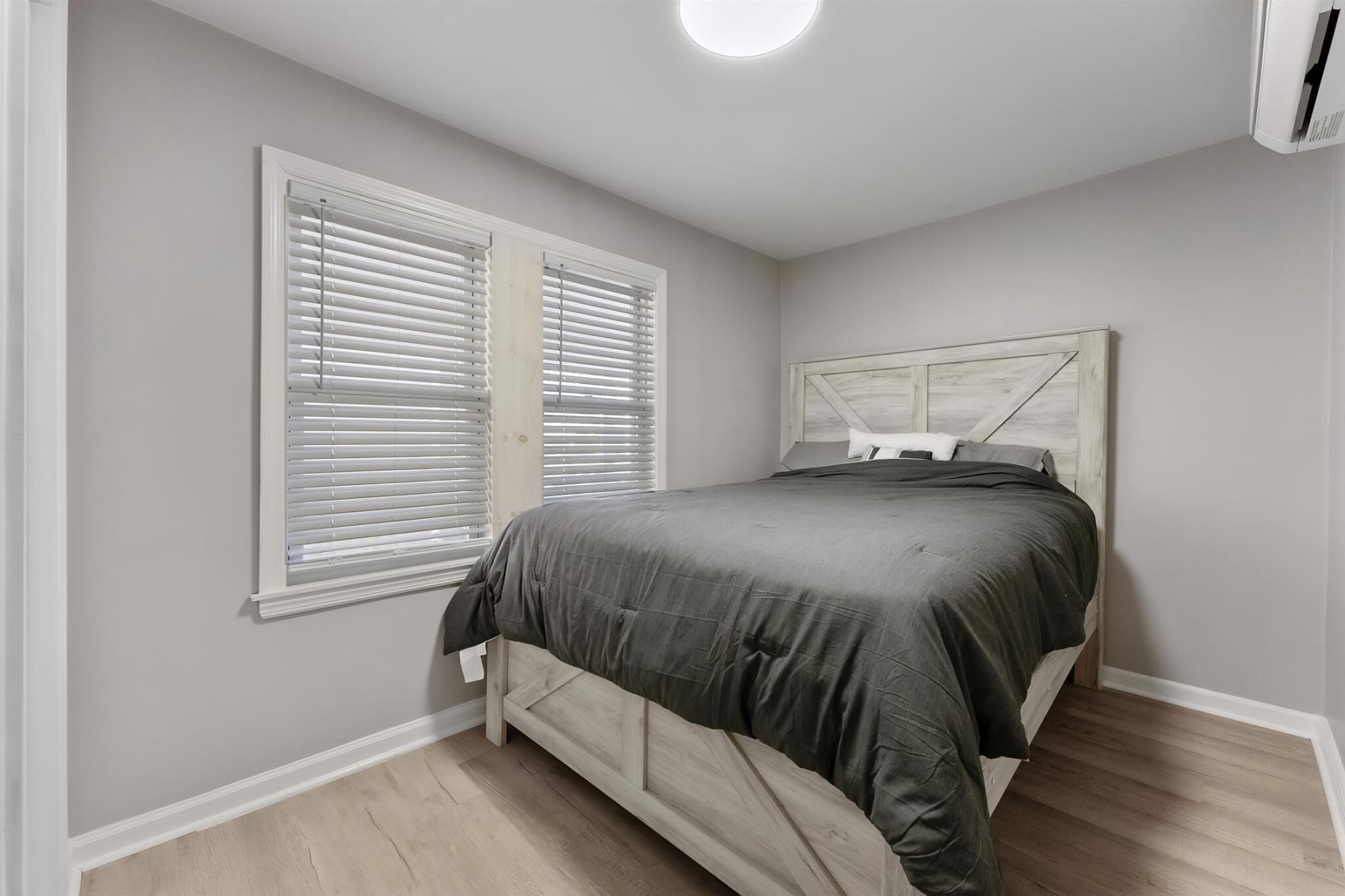 2 bedrooms, iron/ironing board, free WiFi