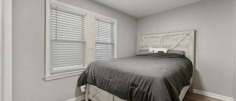 2 bedrooms, iron/ironing board, free WiFi