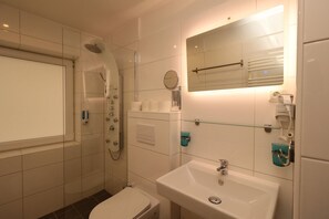 Shower, hair dryer - Apartment in Essen for two with Private Terrace (Essen)