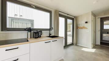 Fridge, stovetop, coffee/tea maker