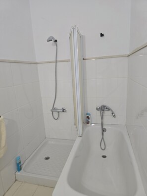 Bidet, håndklæder, Sæbe, Shampoo