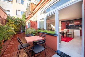 Outdoor dining - Seaside Escape Mariakerke (Oostende)