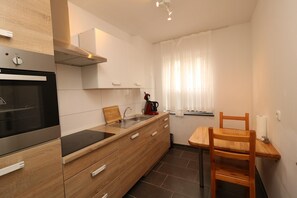 Kühlschrank, Ofen, Herdplatte, Geschirrspüler