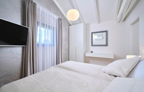 2 habitaciones, tabla de planchar con plancha y cuna de viaje 