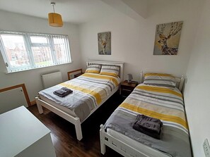 3 chambres, fer et planche à repasser, accès au Wi-Fi (inclus)