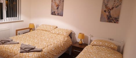 3 bedrooms, iron/ironing board, free WiFi, bed sheets