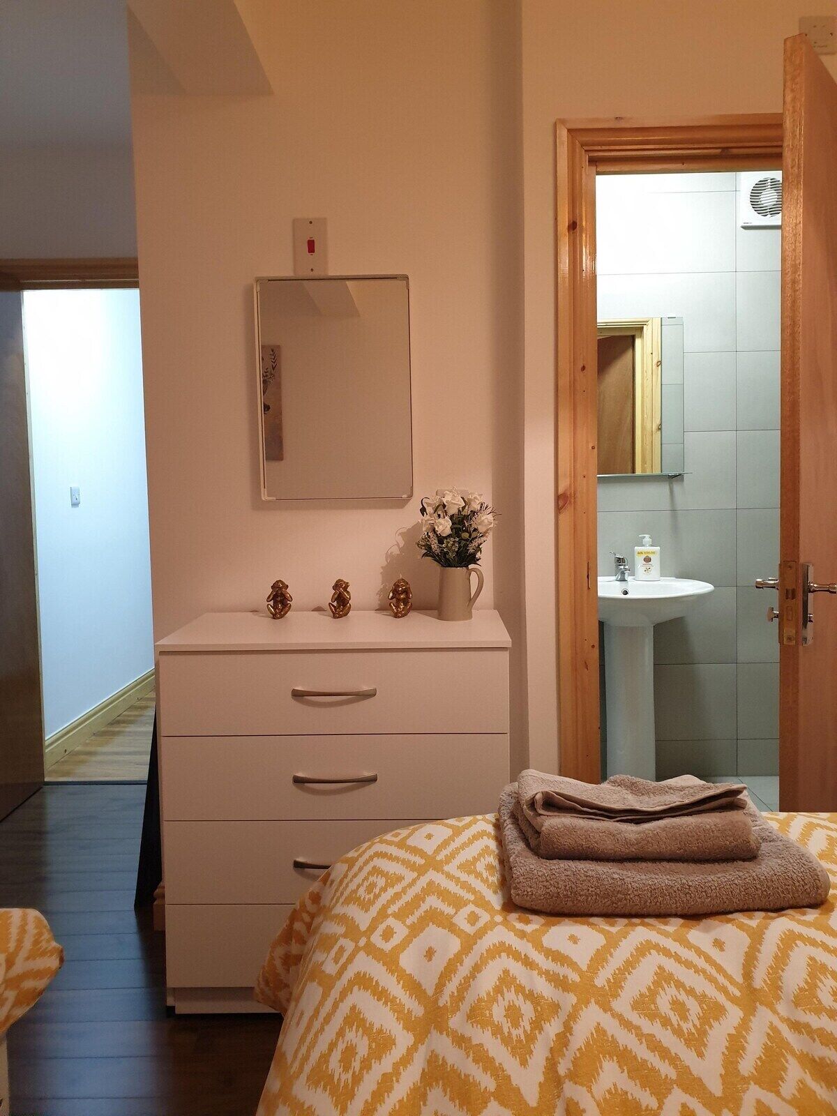 3 bedrooms, iron/ironing board, free WiFi, bed sheets