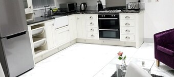 Homebird Property - Conway House