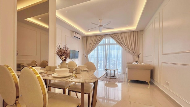 Apartemen Deluks, 3 kamar tidur, balkon | Area keluarga | Smart TV 42-inci dengan saluran TV kabel, Netflix, dan layanan streaming