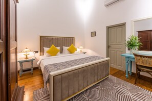 Grand Double Room, 1 King Bed, Bathtub, Garden View | 1 bedroom, in-room safe, blackout drapes, soundproofing