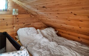 2 bedrooms, travel cot, free WiFi