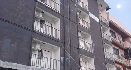 OYO 75577 Palace Hostel