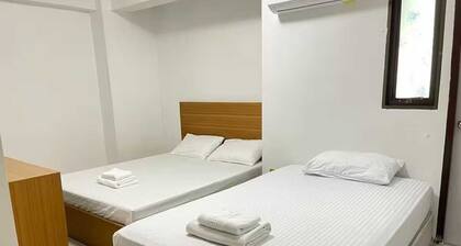 OYO 75577 Palace Hostel