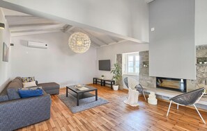 TV, fireplace, DVD player, table tennis