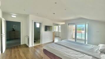 Family Apartment | Premium bedding, soundproofing, free WiFi, bed sheets