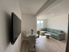 32-inch LCD TV with cable channels - Family Apartments Stefan (Zagora)