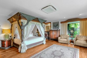 9 chambres, coffres-forts dans les chambres, bureau