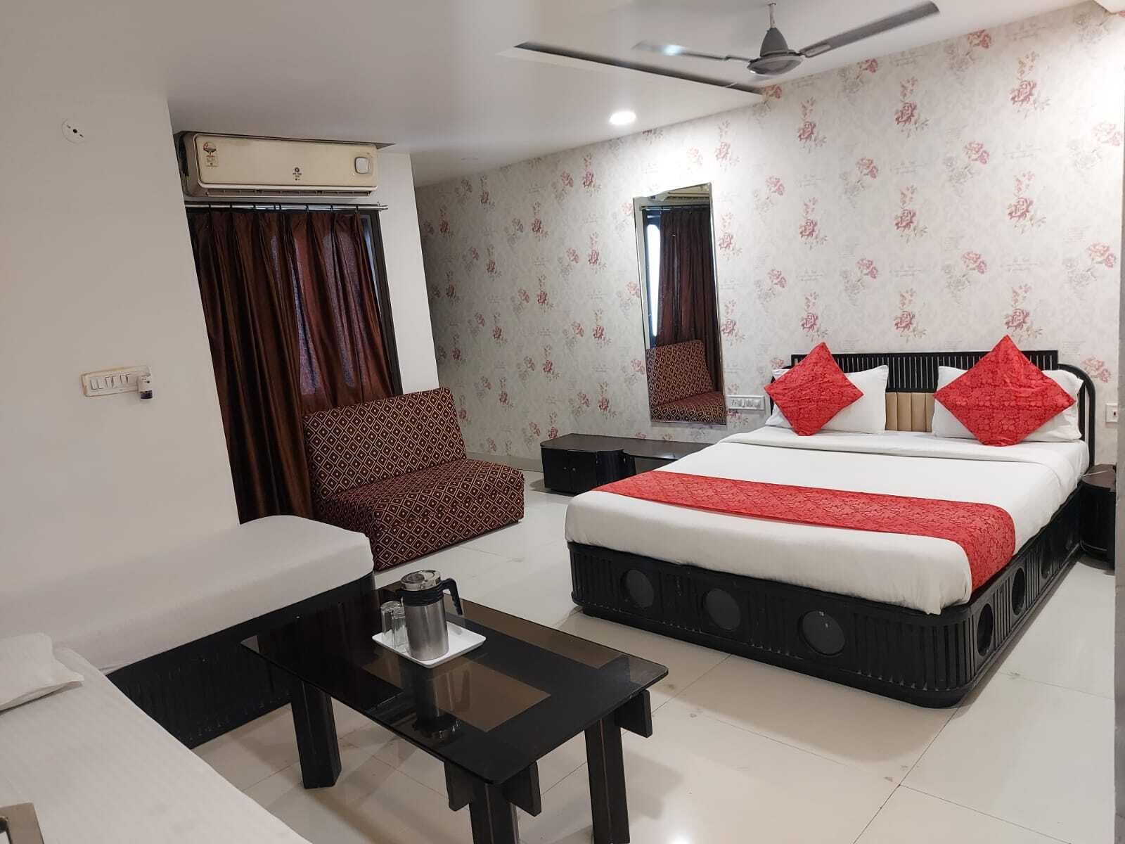 Premium Room | In-room safe, soundproofing, iron/ironing board, free WiFi