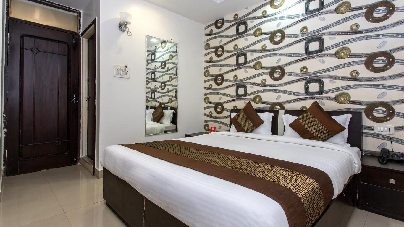 premium room | 1 bedroom, in-room safe, soundproofing, iron/ironing board