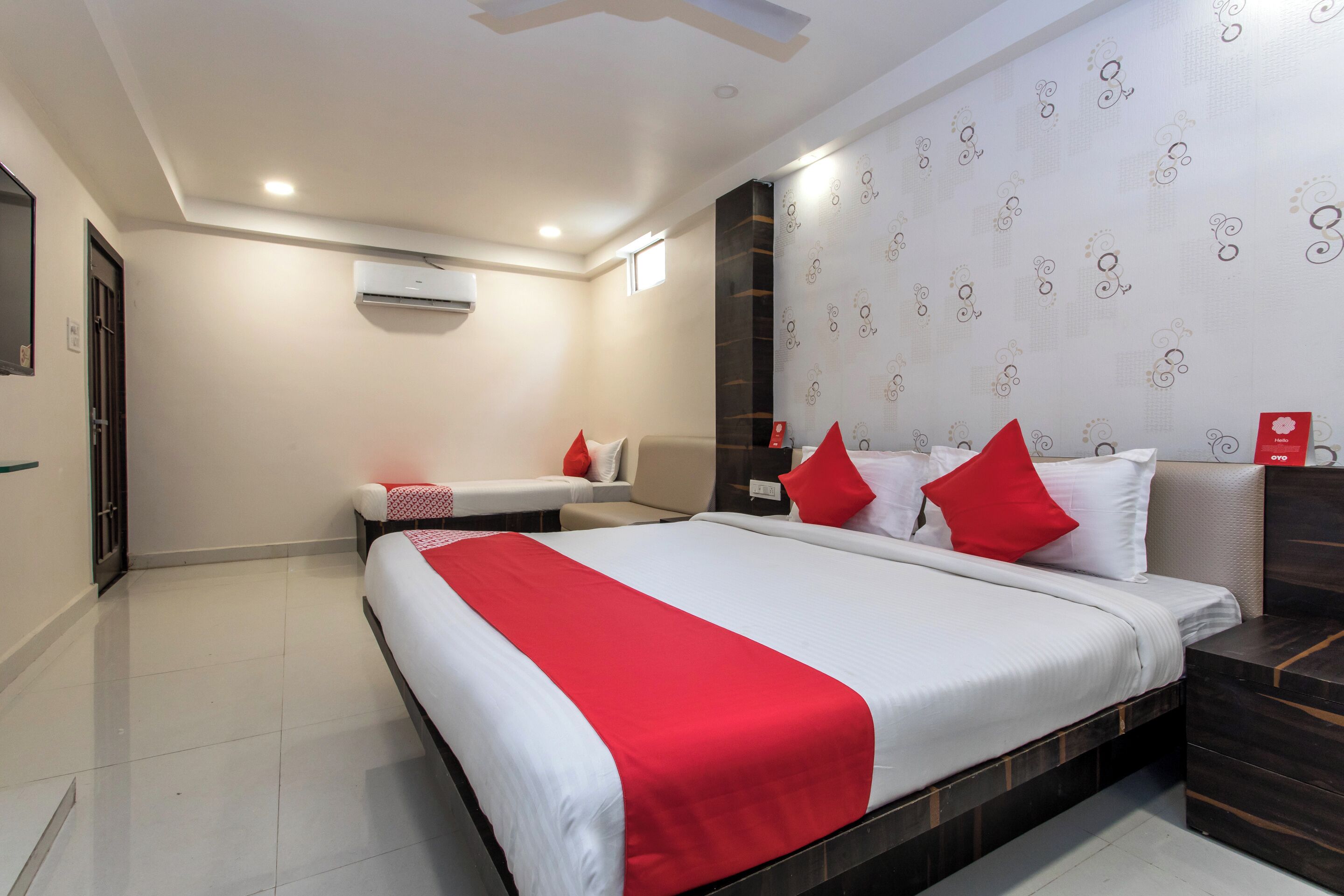 premium room | 1 bedroom, in-room safe, soundproofing, iron/ironing board