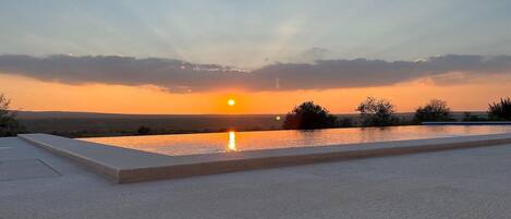 Een verwarmd zwembad