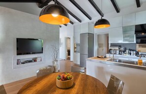 Refrigerador, microondas, horno y lavavajillas