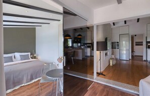 2 soverom, strykejern/-brett, reiseseng for barn og wi-fi (inkludert)