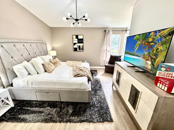 3 slaapkamers, een strijkplank/strijkijzer, reisbedje, wifi