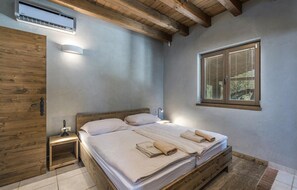 5 bedrooms, iron/ironing board, travel cot, free WiFi