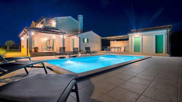 A modern house with a swimming pool, outdoor seating, and a covered patio area. - Awesome home in Pula with sauna (Pula)