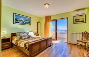 5 soverom, strykejern/-brett, reiseseng for barn og wi-fi (inkludert)